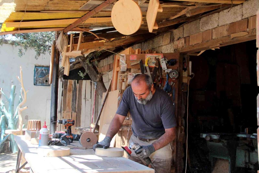 Eşini Kanserden Kaybetti, Marangoz Atölyesinde Hayat Buldu