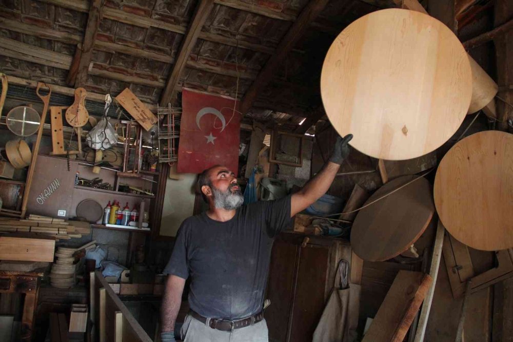 Eşini Kanserden Kaybetti, Marangoz Atölyesinde Hayat Buldu