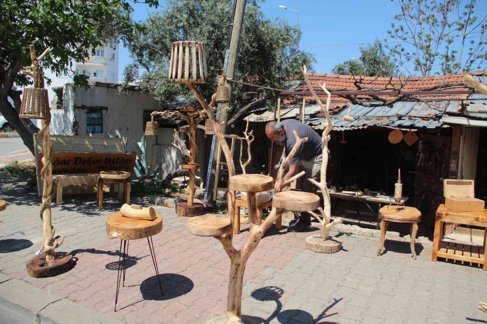 Eşini Kanserden Kaybetti, Marangoz Atölyesinde Hayat Buldu