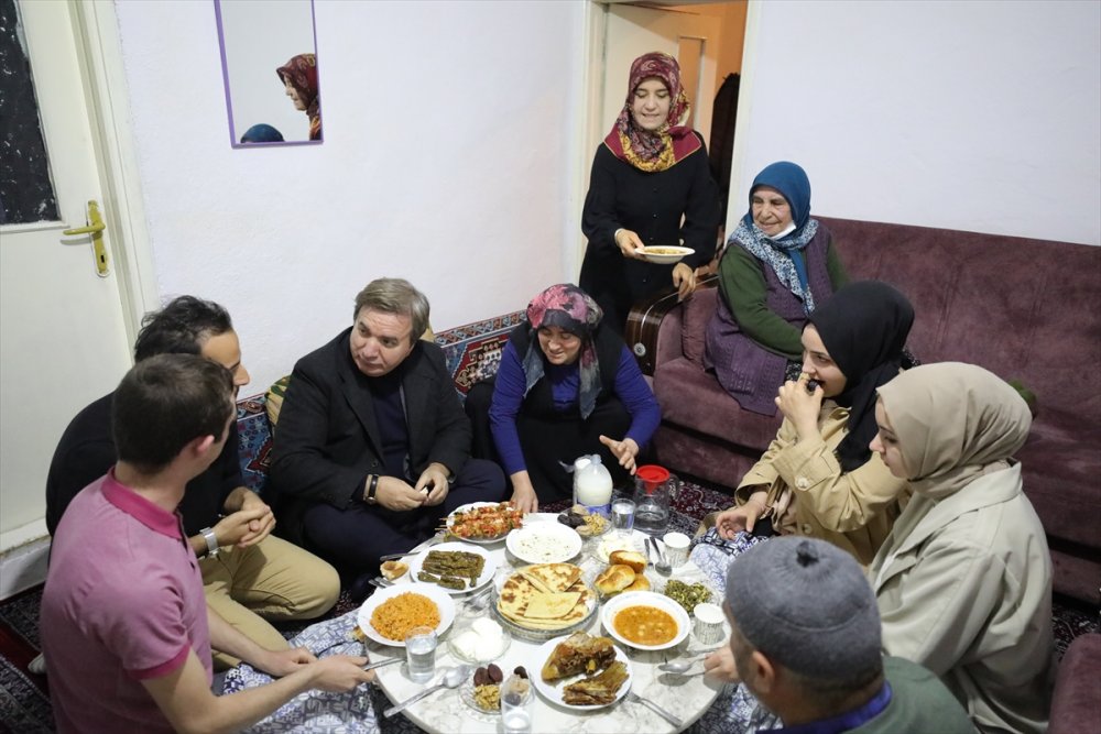 Aksaraylı Aileler, Gurbetteki Öğrencileri İftar Sofralarında Misafir Ediyor