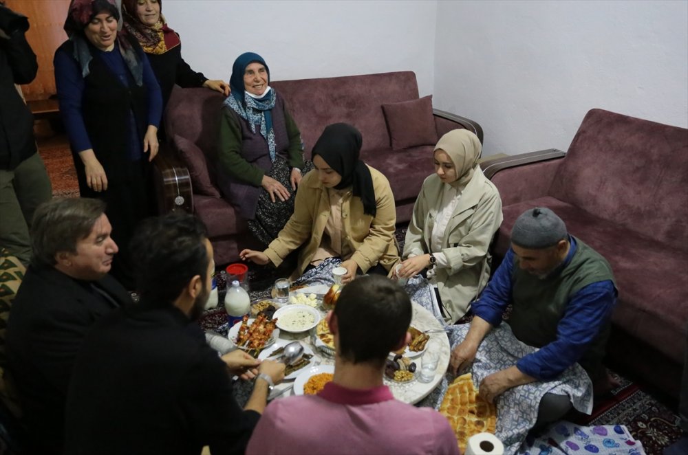 Aksaraylı Aileler, Gurbetteki Öğrencileri İftar Sofralarında Misafir Ediyor