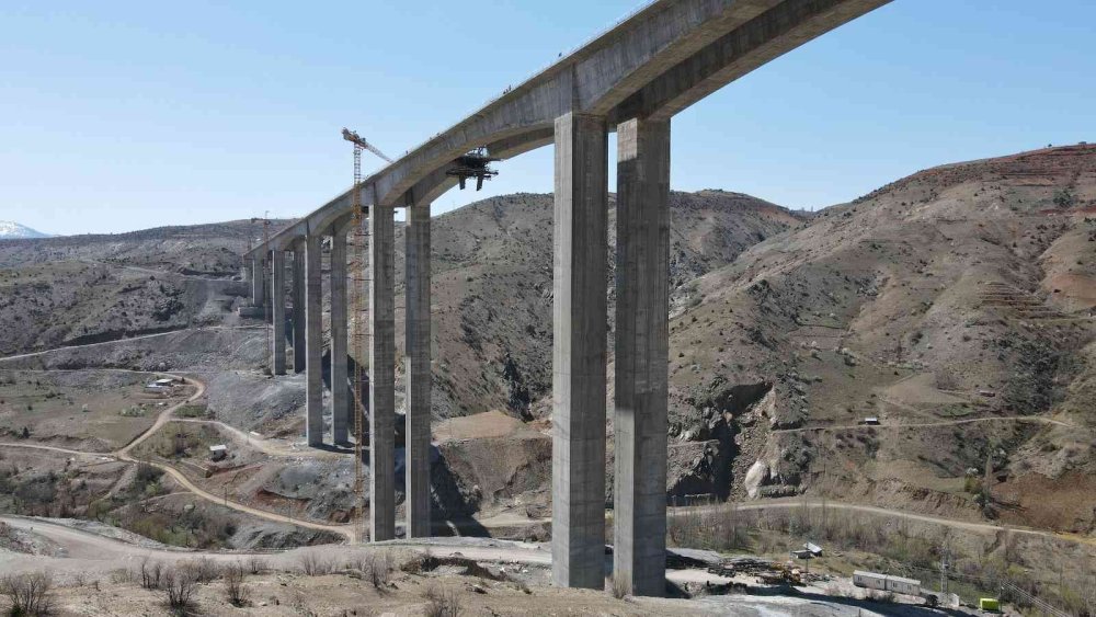 Bakan Karaismailoğlu Eğiste Viyadüğünü İnceledi