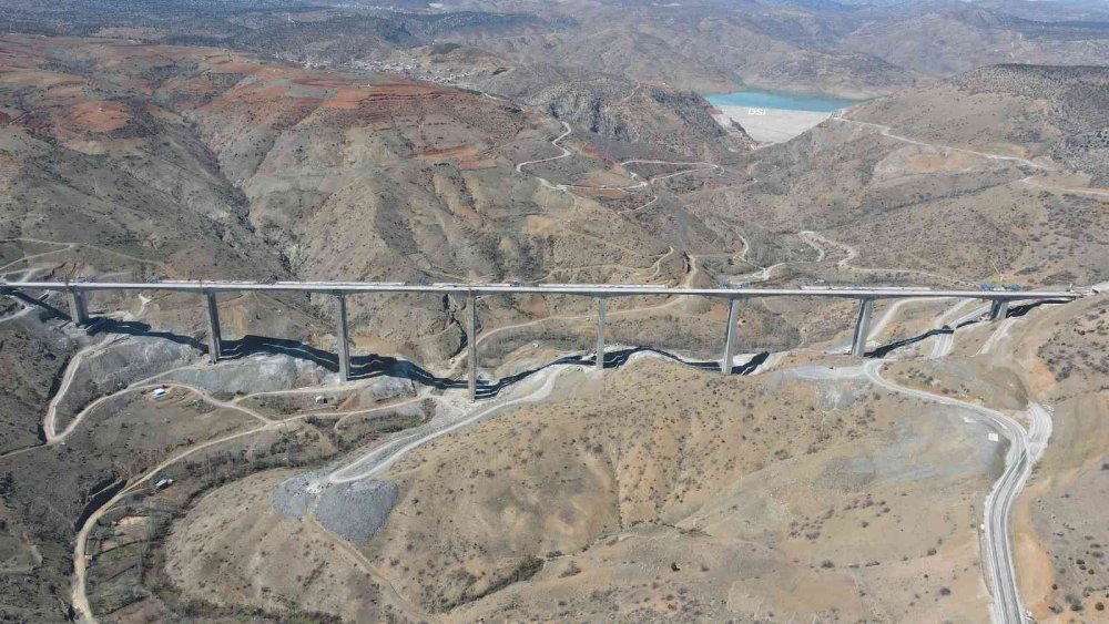 Bakan Karaismailoğlu Eğiste Viyadüğünü İnceledi