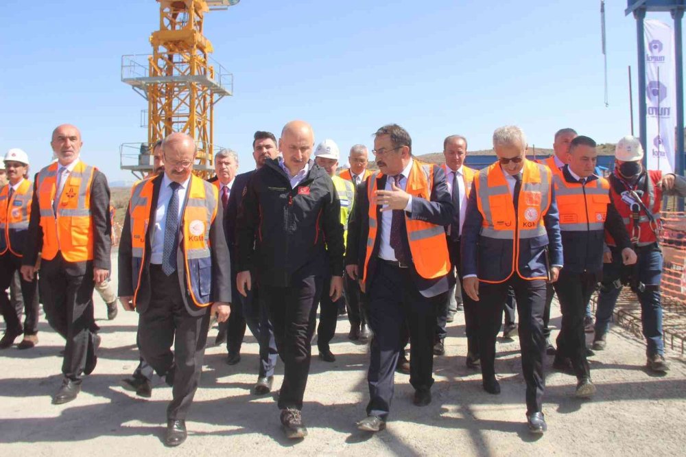 Bakan Karaismailoğlu Eğiste Viyadüğünü İnceledi