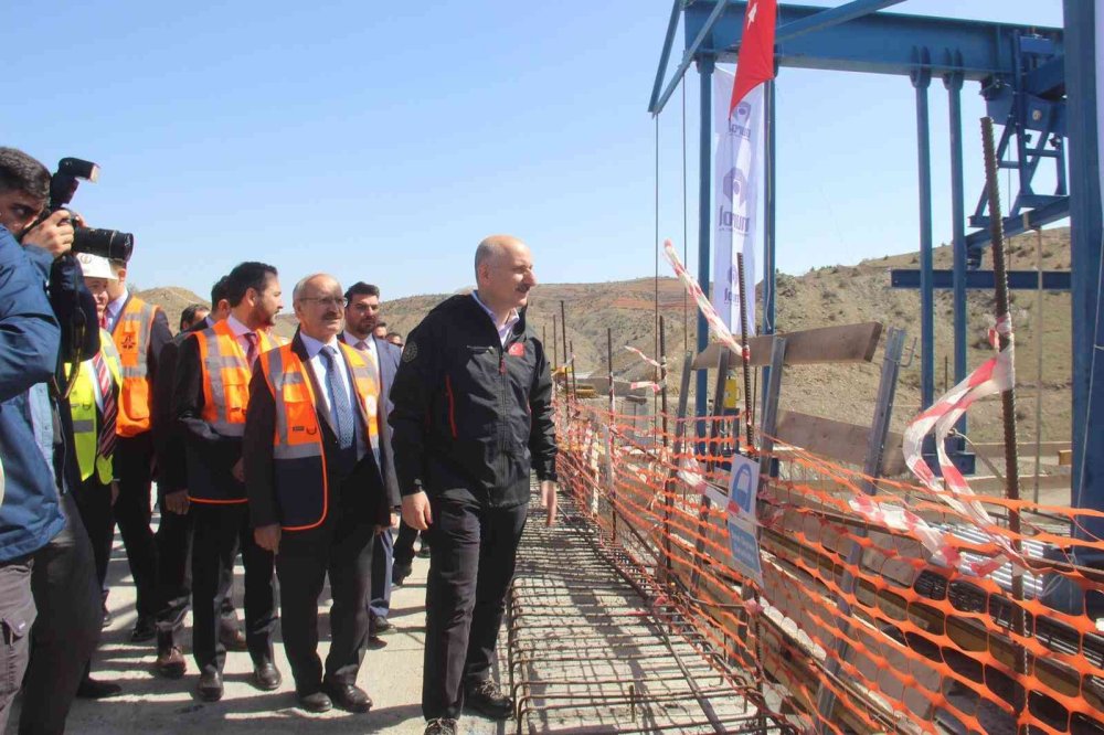 Bakan Karaismailoğlu Eğiste Viyadüğünü İnceledi