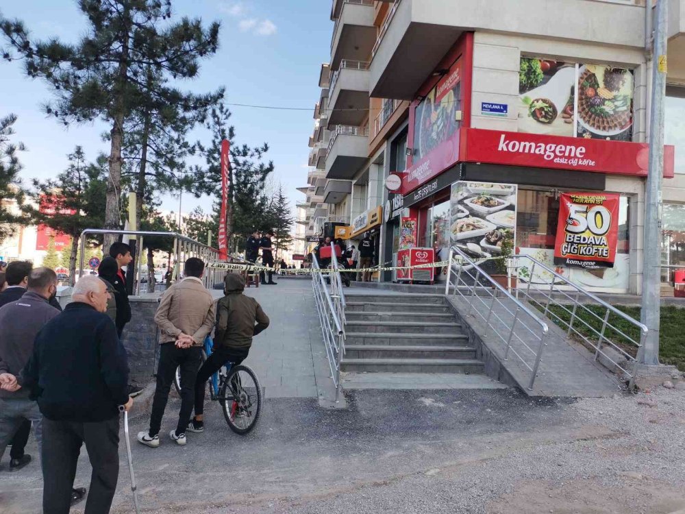 Kayseri’de Bıçaklı Kavga: 3 Yaralı