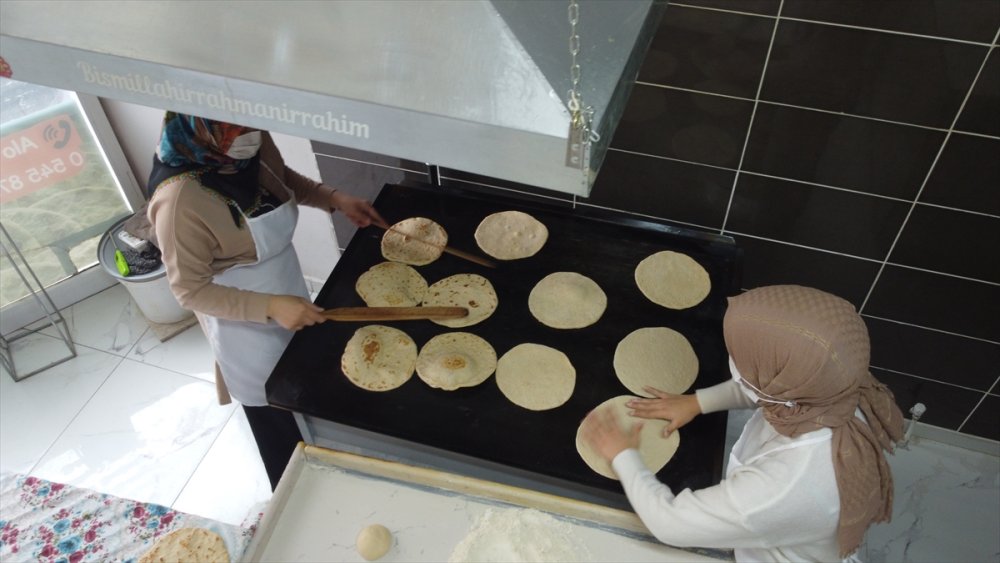 Annelerinden Öğrendikleri "Mayalı Ekmek" Gelir Kapıları Oldu