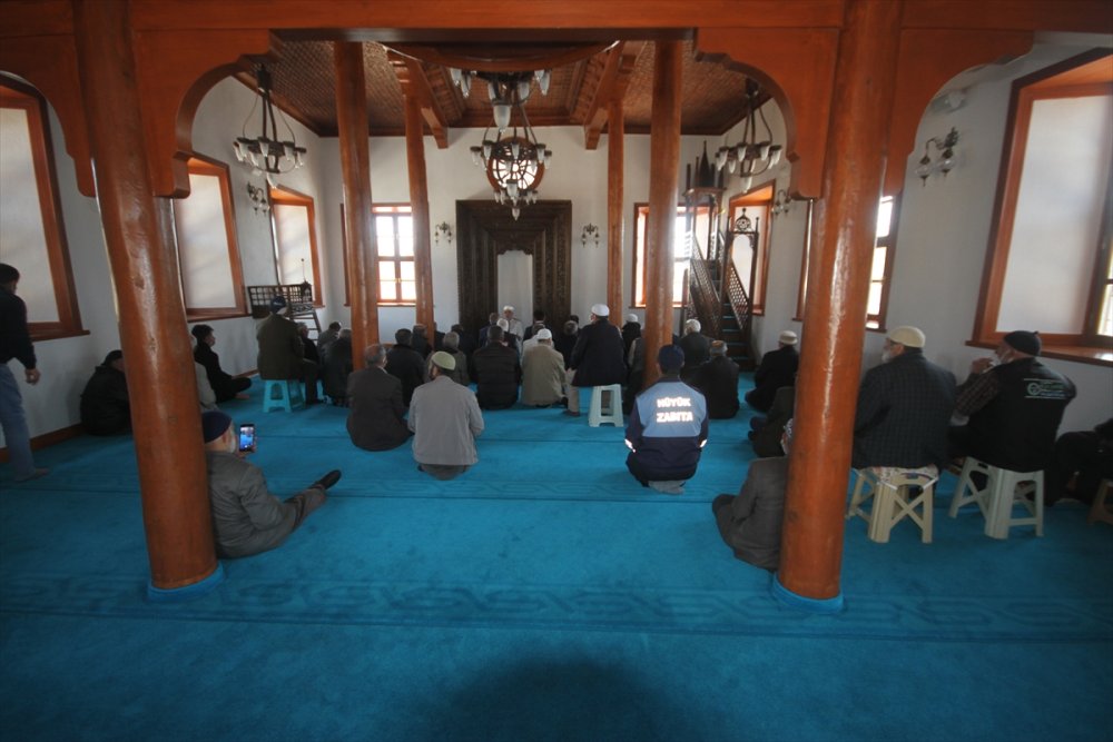 Hüyük'te Tarihi Camide İbadet Heyecanı