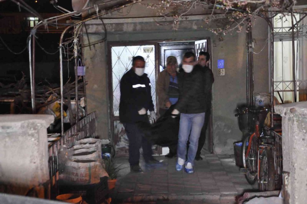 Yaşlı Kadın Torunu Tarafından Odasında Ölü Bulundu