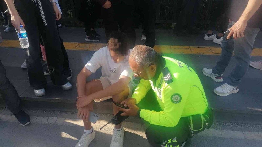 Dur İhtirana Uymayıp Ters Yönde Kaçarken Yayaya Çarptı: 2 Yaralı