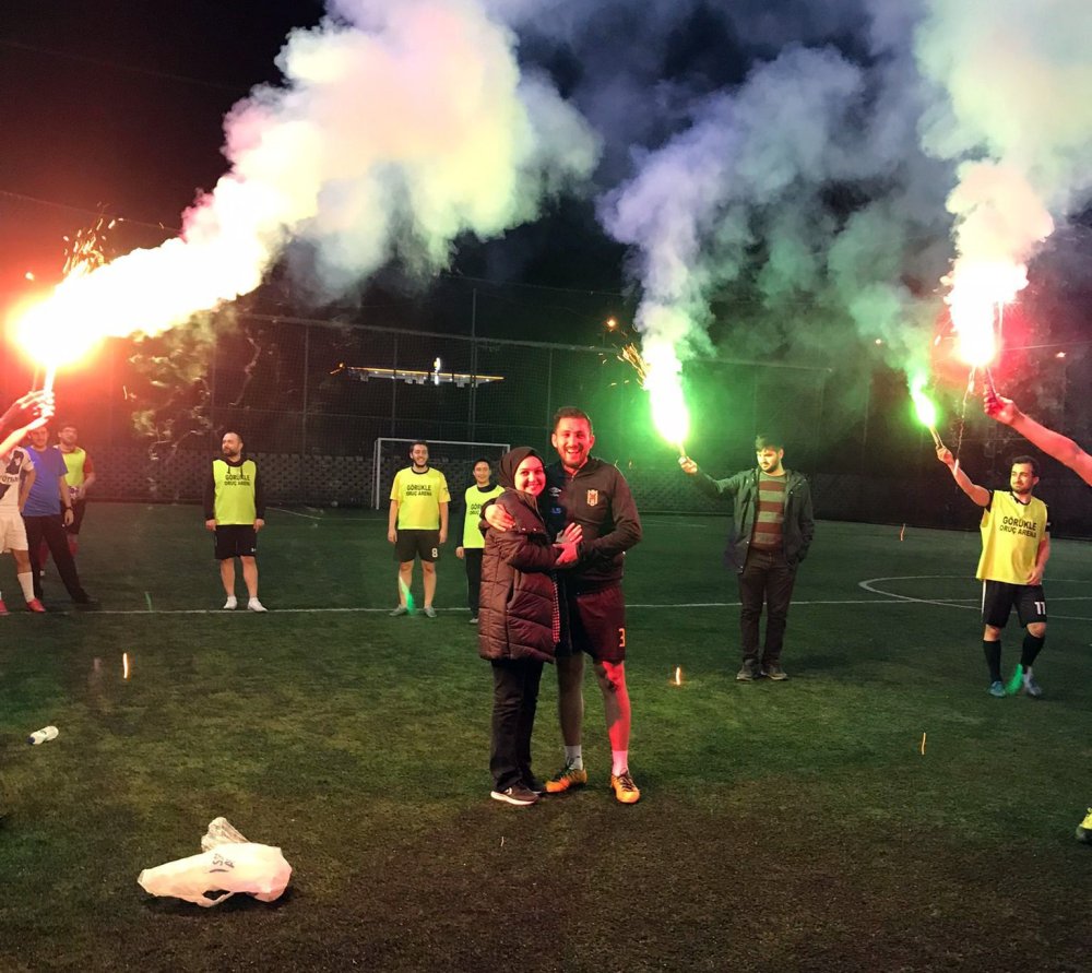 Futbolcunun Teklifi de Böyle Olur