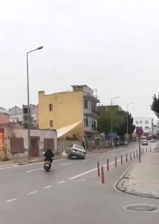 Kaldırımda Son Bulan 3 Saniyelik Drift, Sosyal Medyayı Salladı