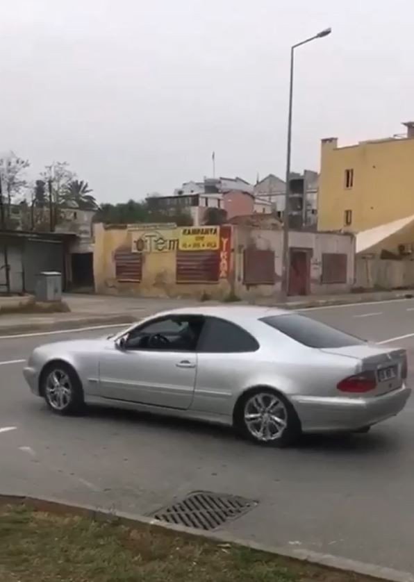 Kaldırımda Son Bulan 3 Saniyelik Drift, Sosyal Medyayı Salladı