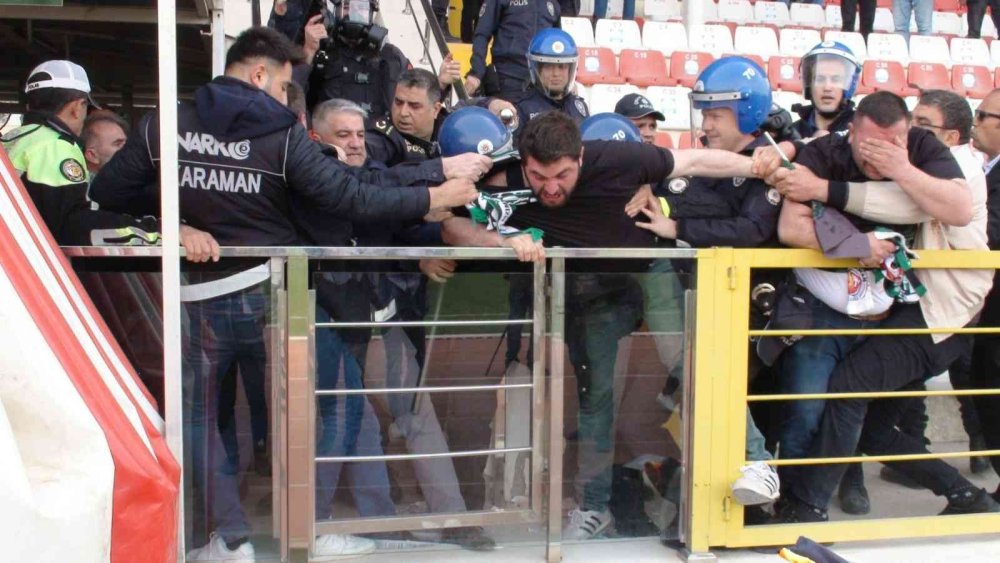 Karaman'da Tribün Savaş Alanına Döndü