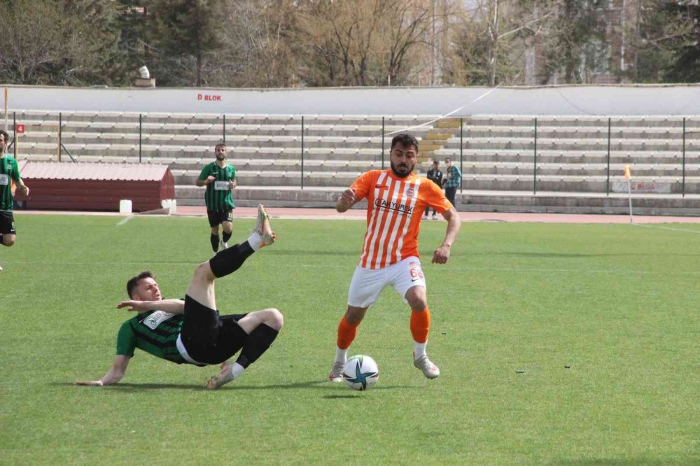 Karaman'da Tribün Savaş Alanına Döndü