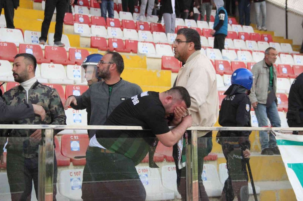 Karaman'da Tribün Savaş Alanına Döndü