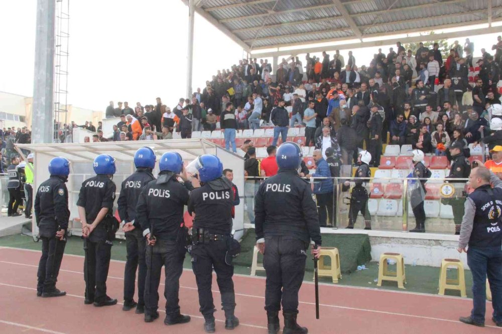 Karaman'da Tribün Savaş Alanına Döndü