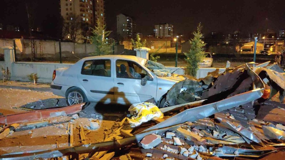 Otomobilini Kurtardı, Kendini Kurtaramadı