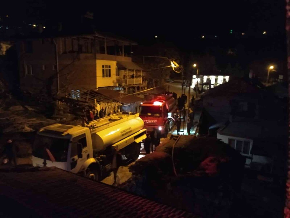 Ermenek'te Yanan Ev Kullanılmaz Hale Geldi