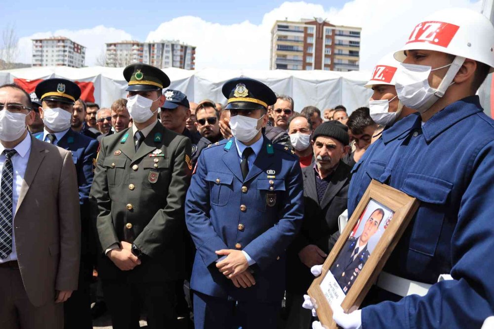 Şehidin Naaşı Son Kez Babaevinde