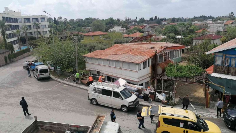 Turizm Bölgesinde Sit Alanında Bulunan Otel Belediye Tarafından Yıkıldı