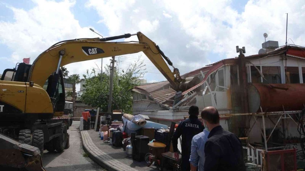 Turizm Bölgesinde Sit Alanında Bulunan Otel Belediye Tarafından Yıkıldı