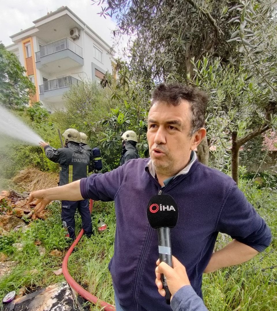 Antalya'da Hırsızlar Soydukları Evi Ateşe Verdiler