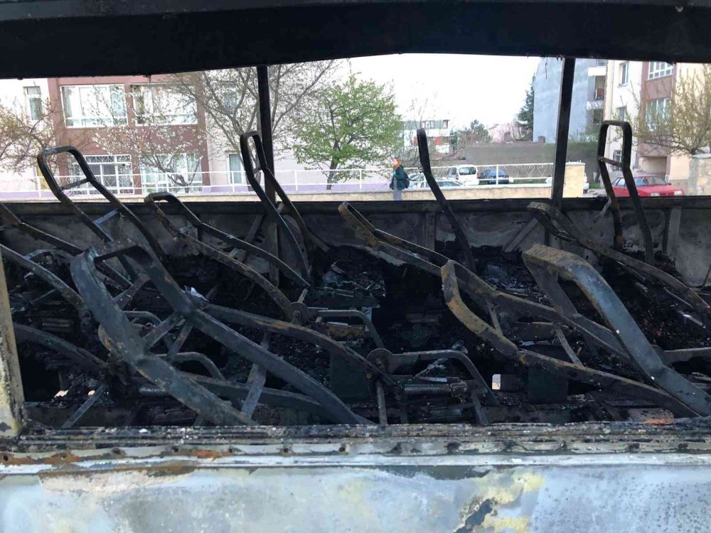 İşçi Taşıyan  Seyir Halindeki Minibüs Alev Alev Yandı