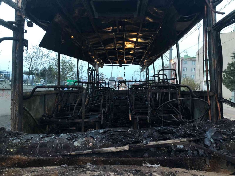 İşçi Taşıyan  Seyir Halindeki Minibüs Alev Alev Yandı