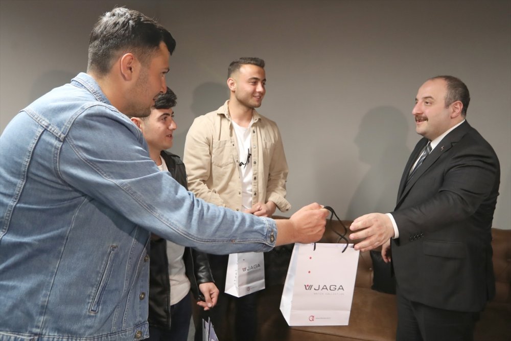 Güneş Sistemini Tartışan Öğrenciler Azerbaycan Yolcusu