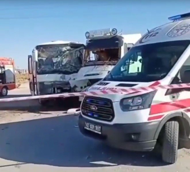 Konya'daki Trafik Kazasında 18 Kişi Yaralandı