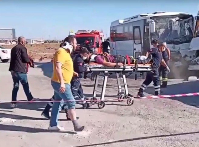 Konya'daki Trafik Kazasında 18 Kişi Yaralandı