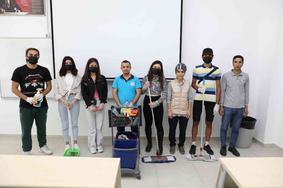 Alkü’lü Gençler Bir Günlüğüne Okul Personelinin Yerine Geçti