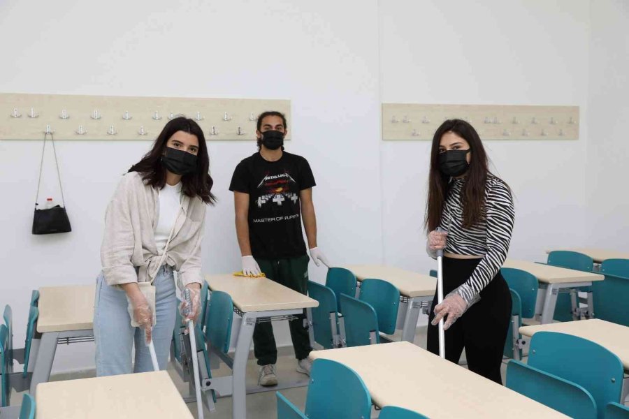 Alkü’lü Gençler Bir Günlüğüne Okul Personelinin Yerine Geçti