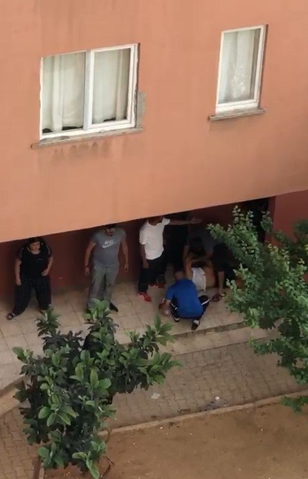 Apartmanın 4. Katından Pompalı Tüfekle Dehşet Saçtı: 1 Yaralı