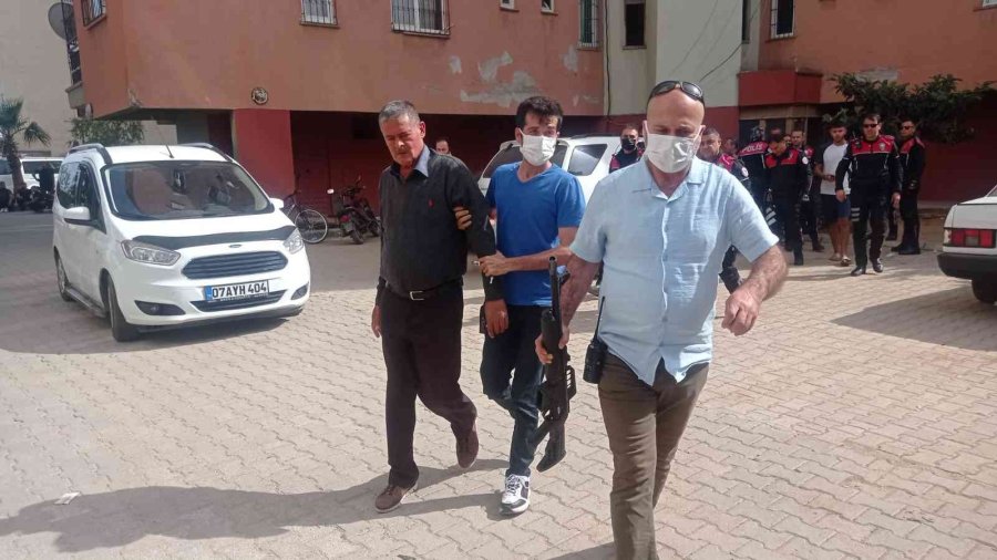 Apartmanın 4. Katından Pompalı Tüfekle Dehşet Saçtı: 1 Yaralı