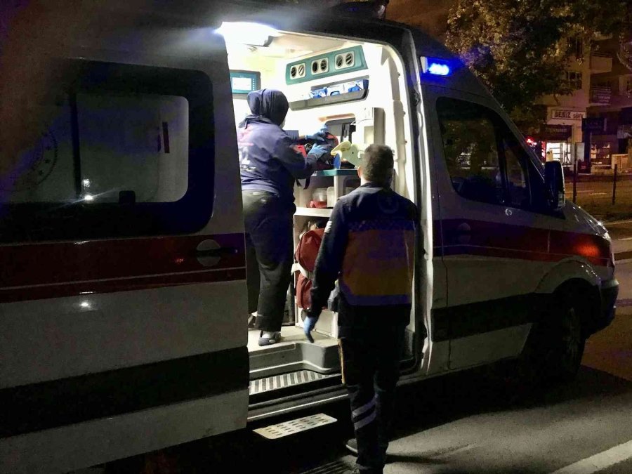 Kontrolden Çıkan Kamyonet Takla Attı: 4 Yaralı