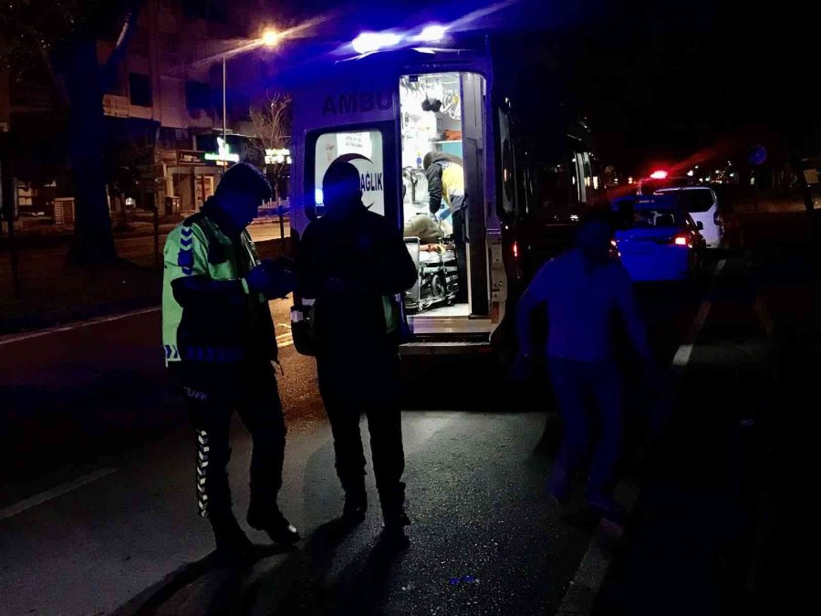 Kontrolden Çıkan Kamyonet Takla Attı: 4 Yaralı