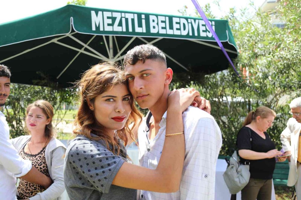 Başkan Tarhan, Toplu Nikah Töreninde 11 Çiftin Nikahını Kıydı