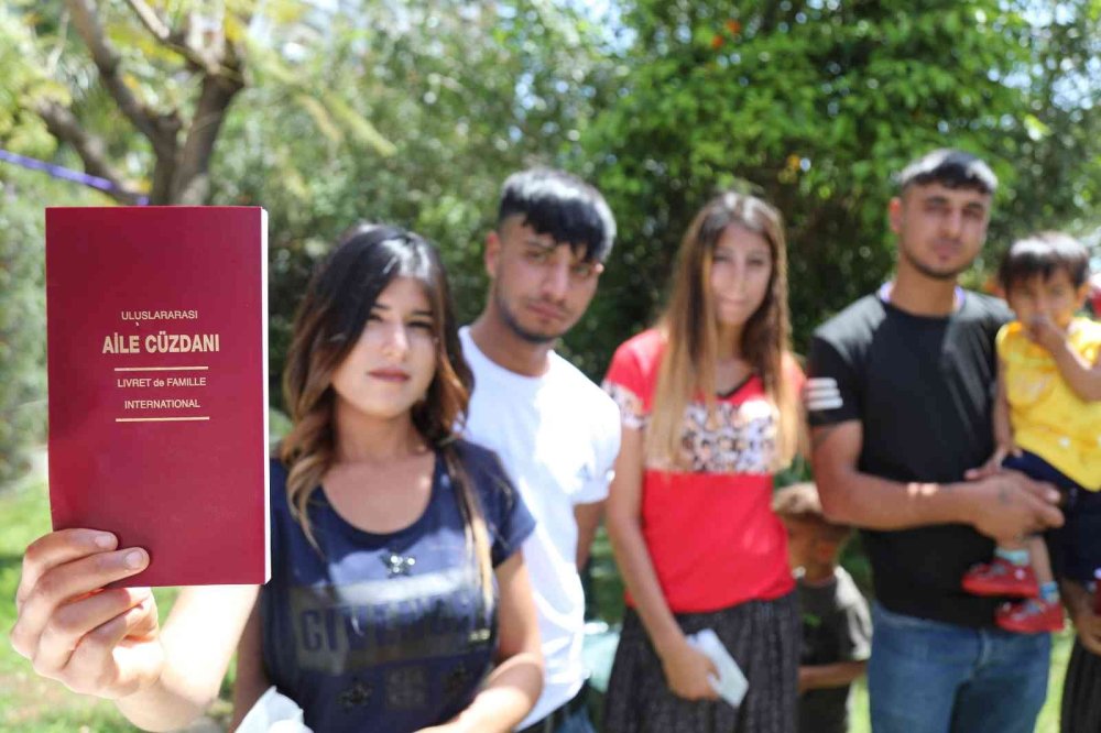 Başkan Tarhan, Toplu Nikah Töreninde 11 Çiftin Nikahını Kıydı