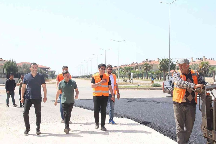 Döşemealtı’nda 3 Caddeye 10 Bin Metre Kare Sıcak Asfalt Seriliyor