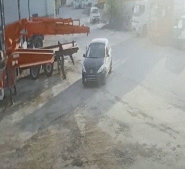 Konya’da Araçlardan Akü Hırsızları Yakayı Ele Verdi