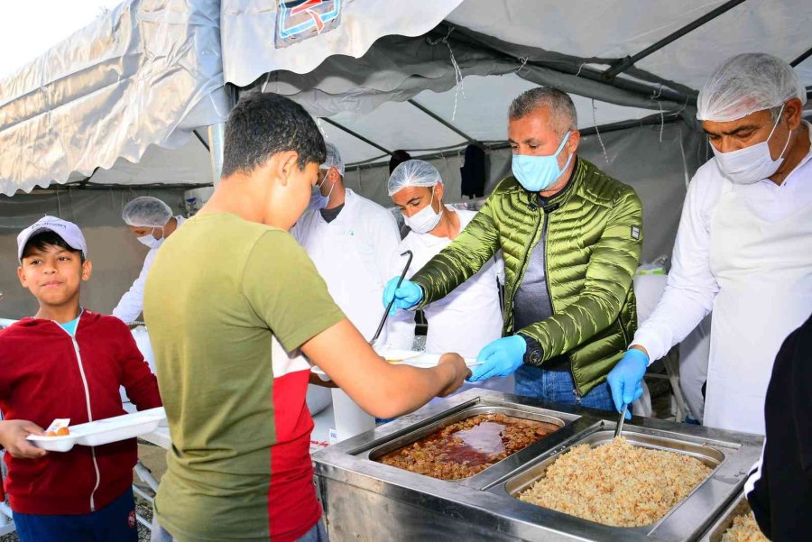 Manavgat’ta Ramazan Boyunca 200 Bin Kişiye İftar Verildi
