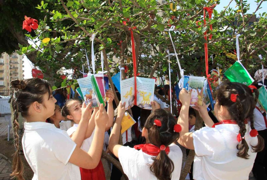 Ağaçlar Kitap Açtı