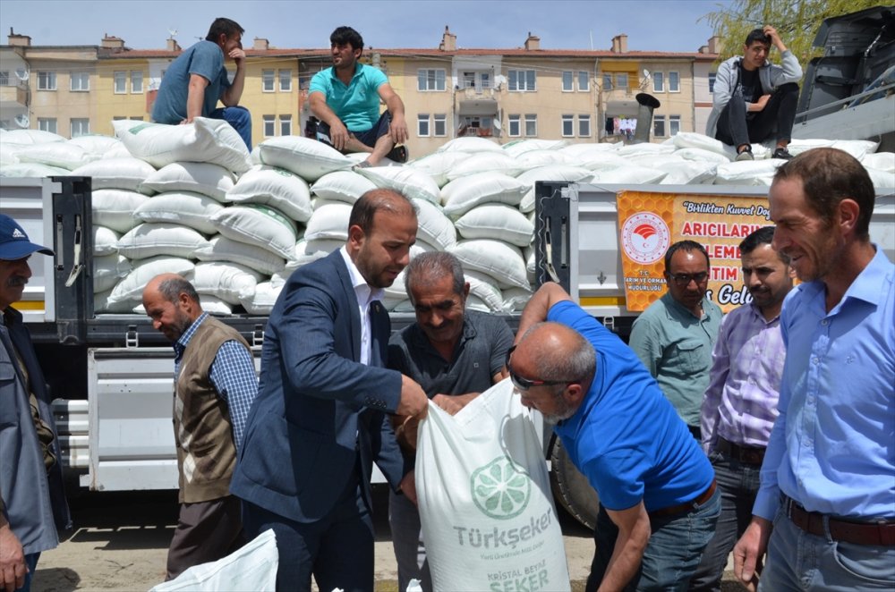 Niğde'de Arıcılara 108 Ton Toz Şeker Dağıtıldı