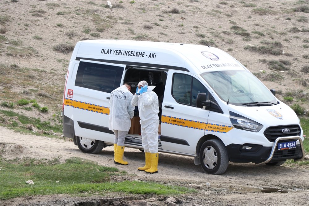 Niğde'de Baraj Gölü Yakınında Erkek Cesedi Bulundu