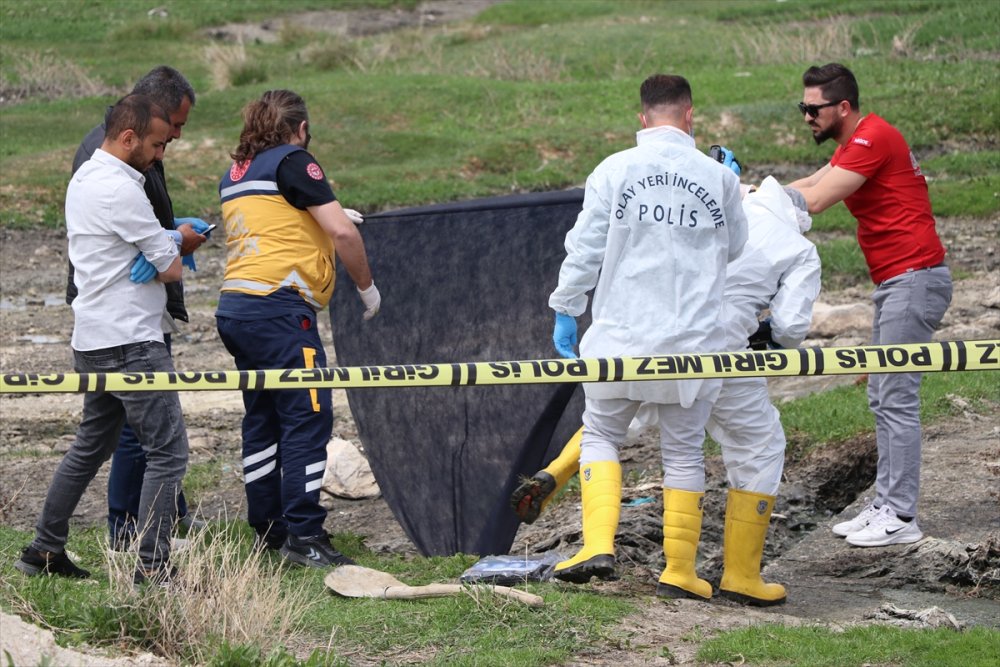 Niğde'de Baraj Gölü Yakınında Erkek Cesedi Bulundu