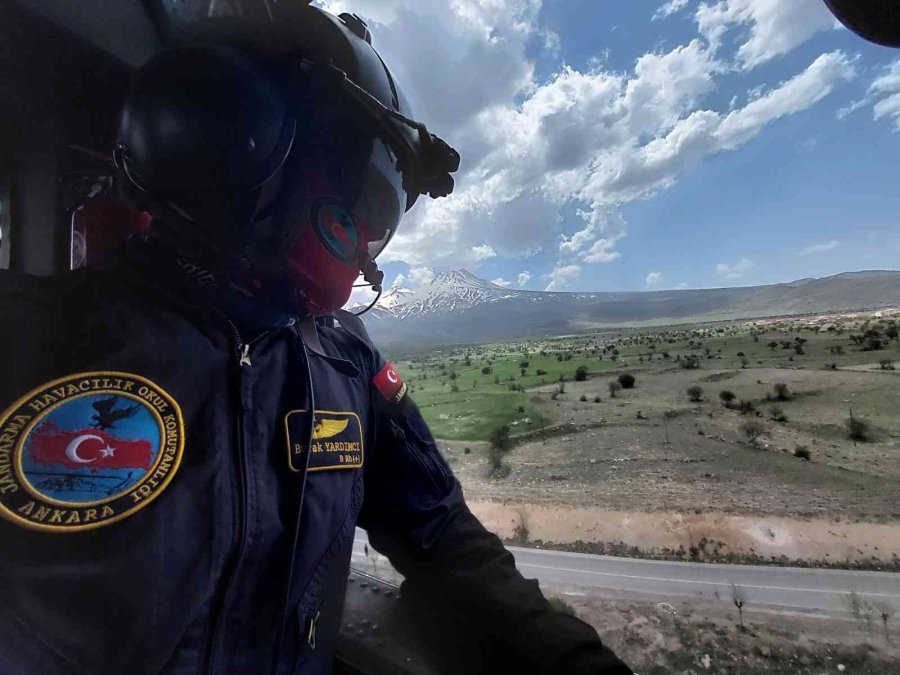 Aksaray’da Jandarma Bayram Öncesi Trafiği Hem Havadan Hem De Karadan Denetliyor