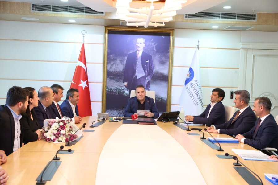 Büyükşehir Belediyesinde Toplu İş Sözleşmesi İmzalandı