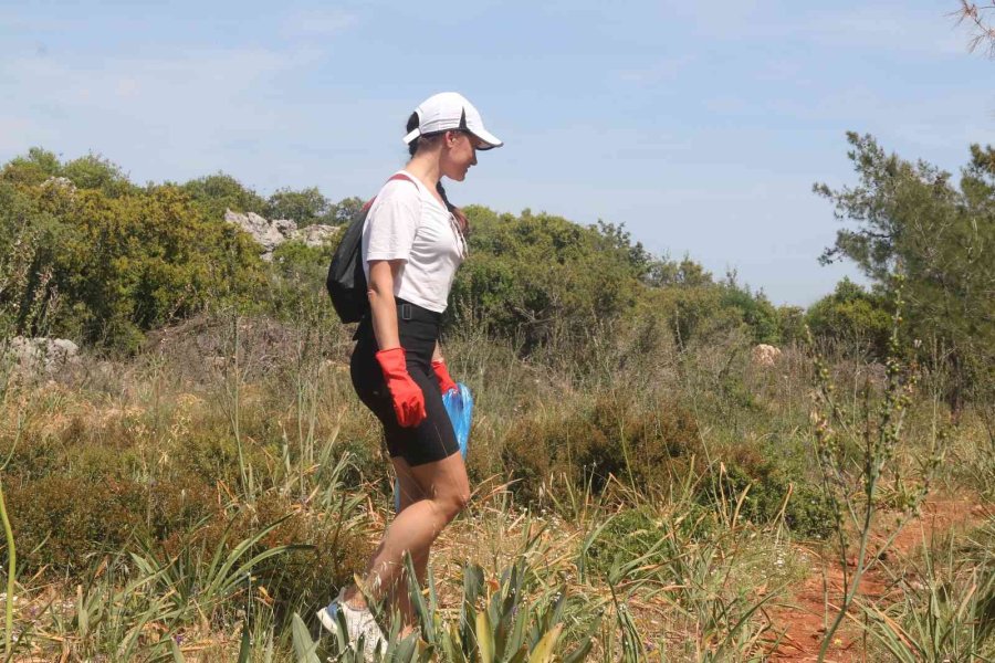 Antalya’nın Ormanlarına Rus Ve Ukraynalı Kadınların Eli Değdi